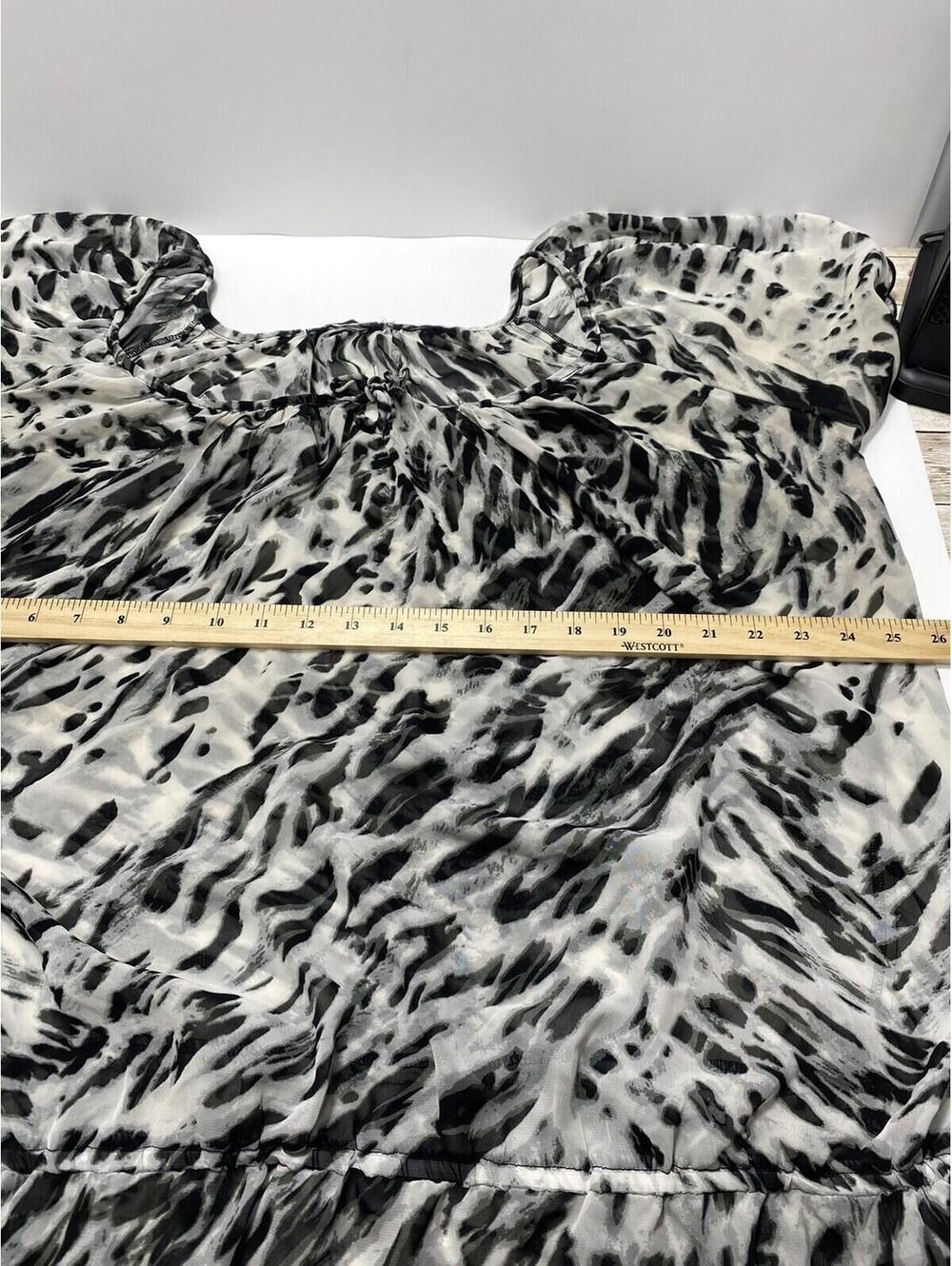 Women’s Black & White Tiger Print Dress Shirt, Size 1X, Good Condition - Picture 5 of 13
